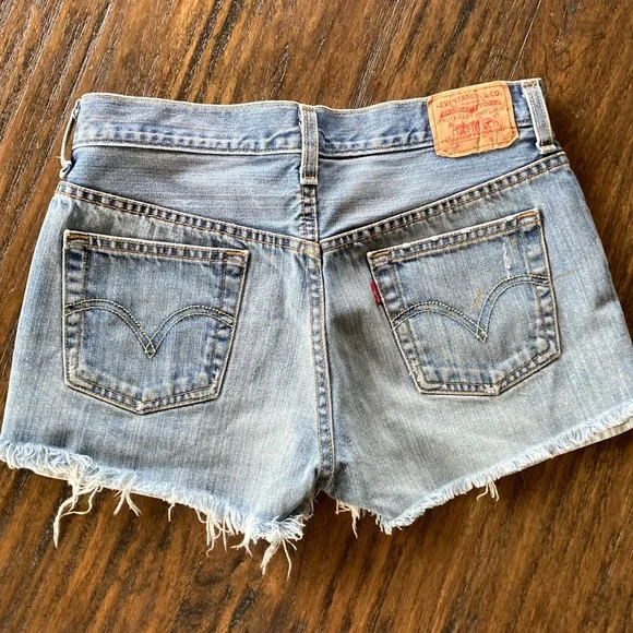 Vintage Y2K Levi’s 501 Button Fly Mid Rise Raw Hem Jean Shorts - Picture 1 of 10